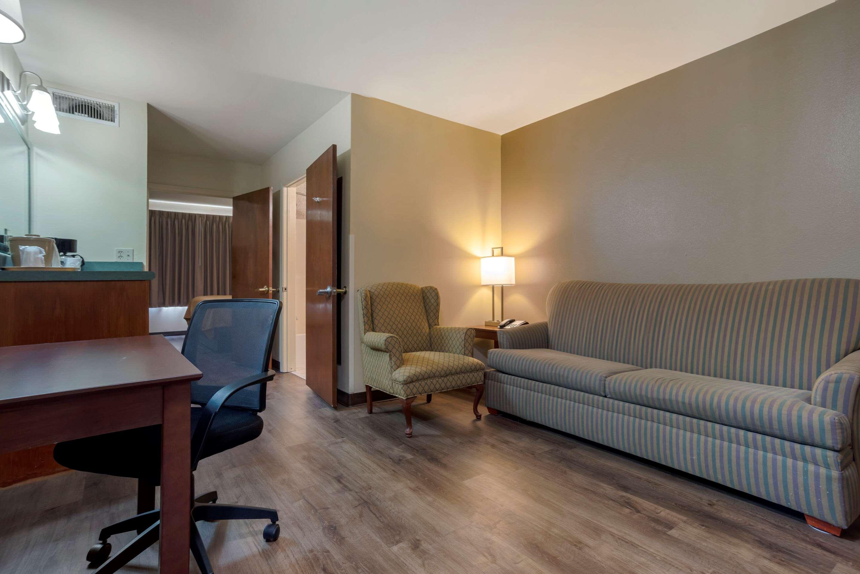 Econo Lodge Inn & Suites Flowood Luaran gambar