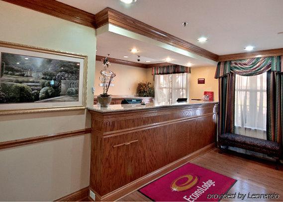 Econo Lodge Inn & Suites Flowood Dalaman gambar